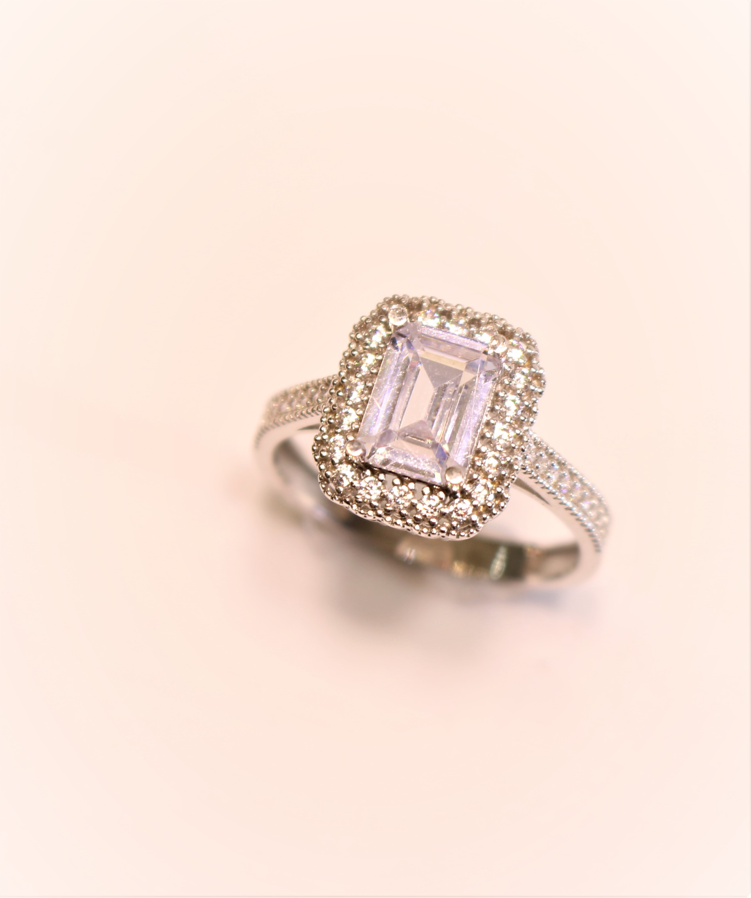 Altın Baget Taşlı Yüzük