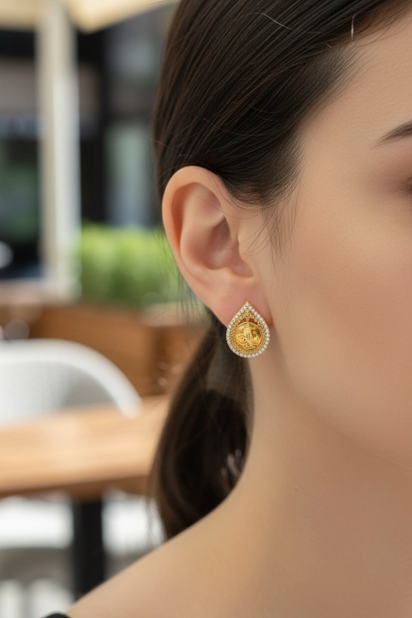 Altın Tuğralı J Model Küpe