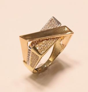 14 Ayar Altın Taşlı Yüzük – Zarafetin Işıltılı Hali