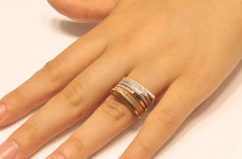 14 Ayar Altın Piramit Model Taşlı Yüzük