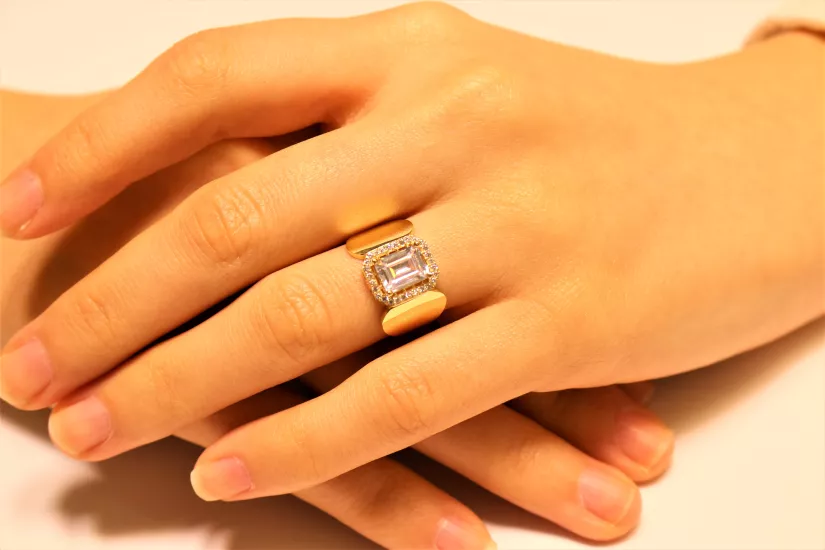 14 Ayar Altın Baget Taşlı Yüzük – İstanbul Aynı Gün Teslimat