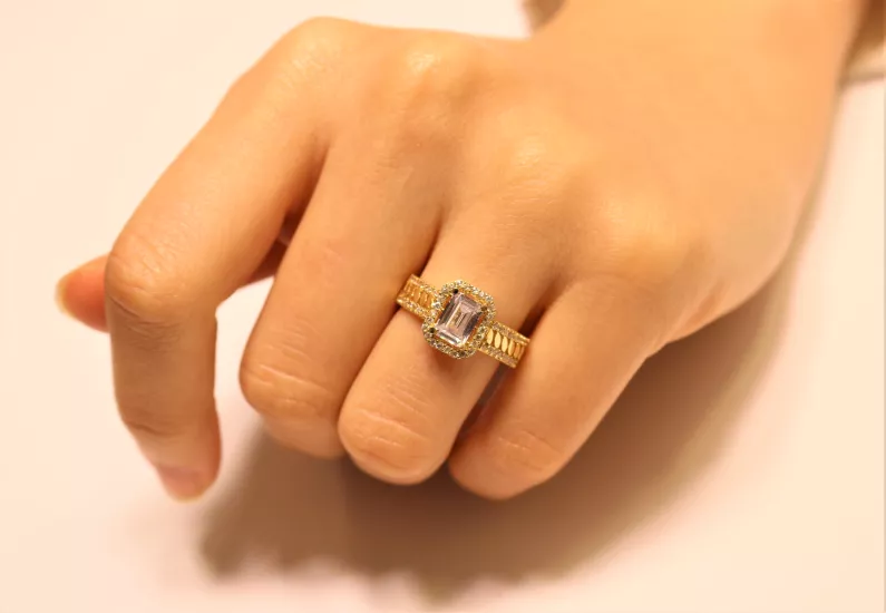 14 Ayar Altın Baget Taşlı Yüzük – Zarafetin Işıltılı Hali (2,70 Gram)(24240)