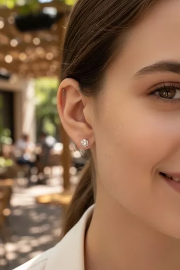 Beyaz Altın Baget Model Vidalı Küpe | Aynı Gün İstanbul İçi Teslimat
