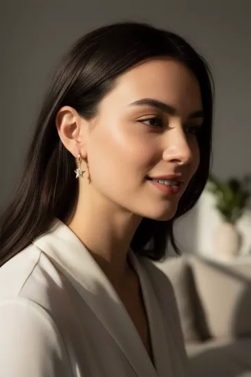Altın Yıldız Model  Küpe
