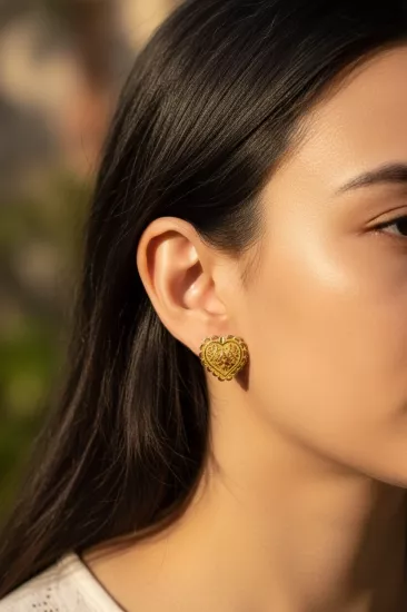  Altın Hint Model Kalpli J Küpe –22 Ayar Altın Görünümlü Tasarım