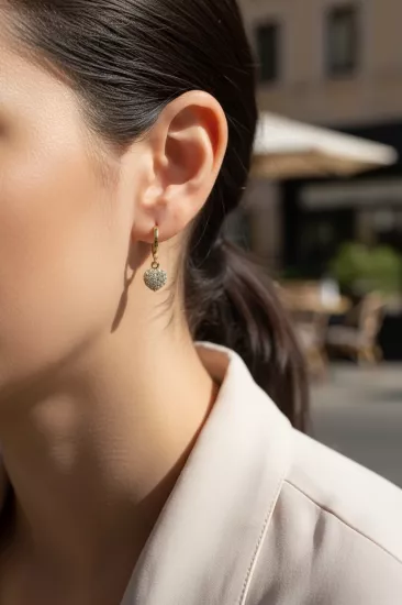 Altın Taşlı Kalp Model Halka Küpe