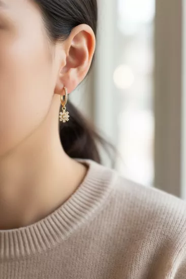 Altın Baget Taşlı Kar Tanesi Model Halka Küpe