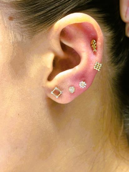 14 Ayar Altın Kalp Model Taşlı Vidalı Tragus Küpe