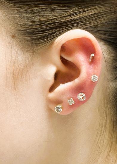 14 Ayar Altın Yonca Model Taşlı Vidalı Tragus Küpe
